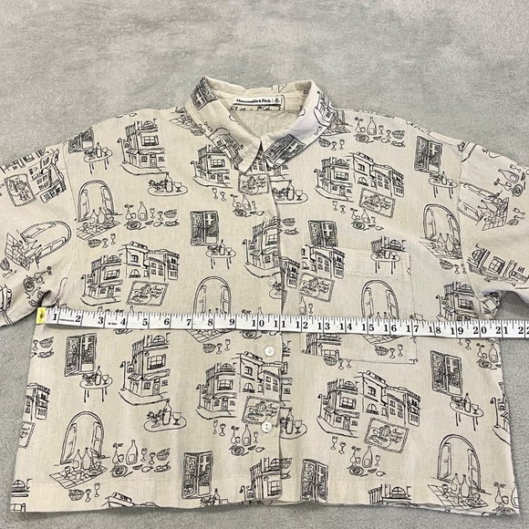 Cropped Short Sleeve Button Down Size Medium - Picture 6 of 7